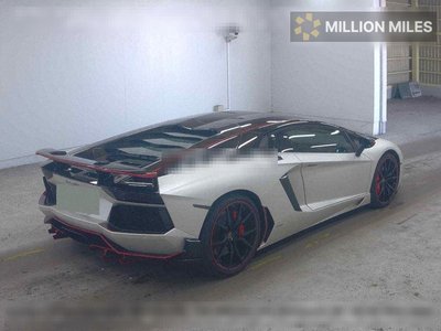 LAMBORGHINI AVENTADOR - 5