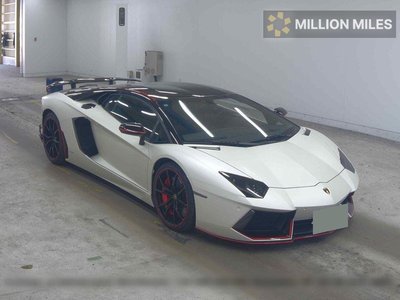 LAMBORGHINI AVENTADOR - 1