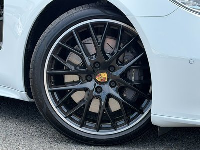2018 Porsche PANAMERA photo 7