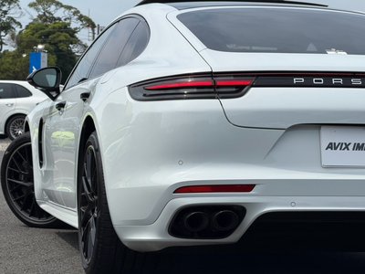 2018 Porsche PANAMERA photo 8