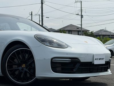 2018 Porsche PANAMERA photo 6