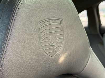 2018 Porsche PANAMERA thumbnail 32