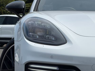 2018 Porsche PANAMERA photo 4