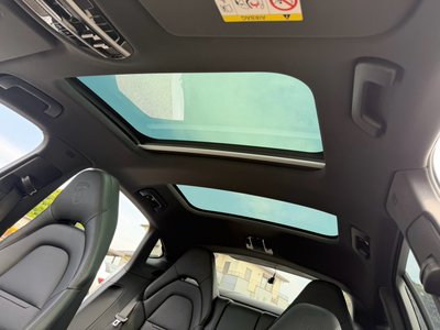 2018 Porsche PANAMERA photo 9