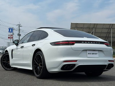2018 Porsche PANAMERA photo 3
