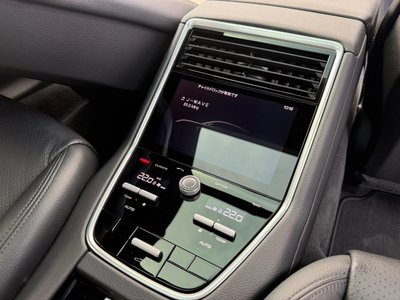2018 Porsche PANAMERA thumbnail 30