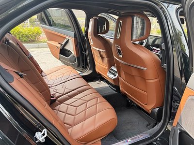 2025 BMW 7 SERIES photo 4
