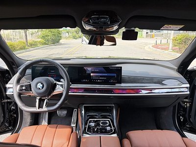 2025 BMW 7 SERIES photo 10