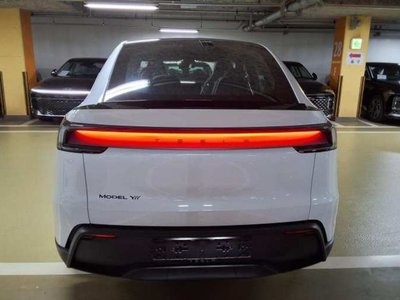 TESLA MODEL Y - 2