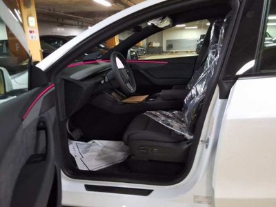 TESLA MODEL Y - 3