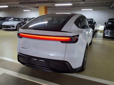 TESLA MODEL Y - 7