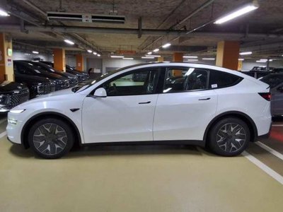 TESLA MODEL Y - 6