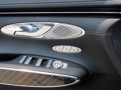 2021 Genesis GV70 — миниатюра 12
