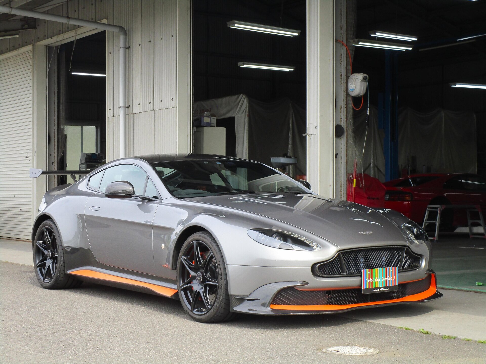 ASTON MARTIN VANTAGE GT8 - View 1