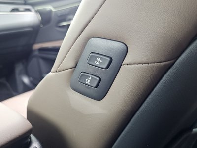 صورة مصغرة 35 لـ 2025 Lexus ES