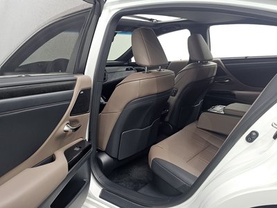 صورة مصغرة 18 لـ 2025 Lexus ES