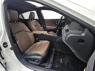 صورة مصغرة 16 لـ 2025 Lexus ES