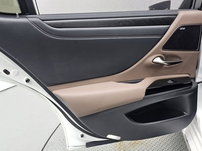 صورة مصغرة 15 لـ 2025 Lexus ES