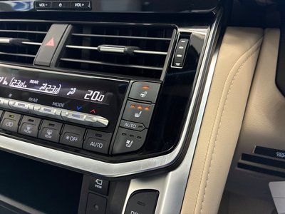 صورة مصغرة 15 لـ 2025 Toyota LAND CRUISER 300