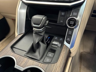 صورة مصغرة 14 لـ 2025 Toyota LAND CRUISER 300