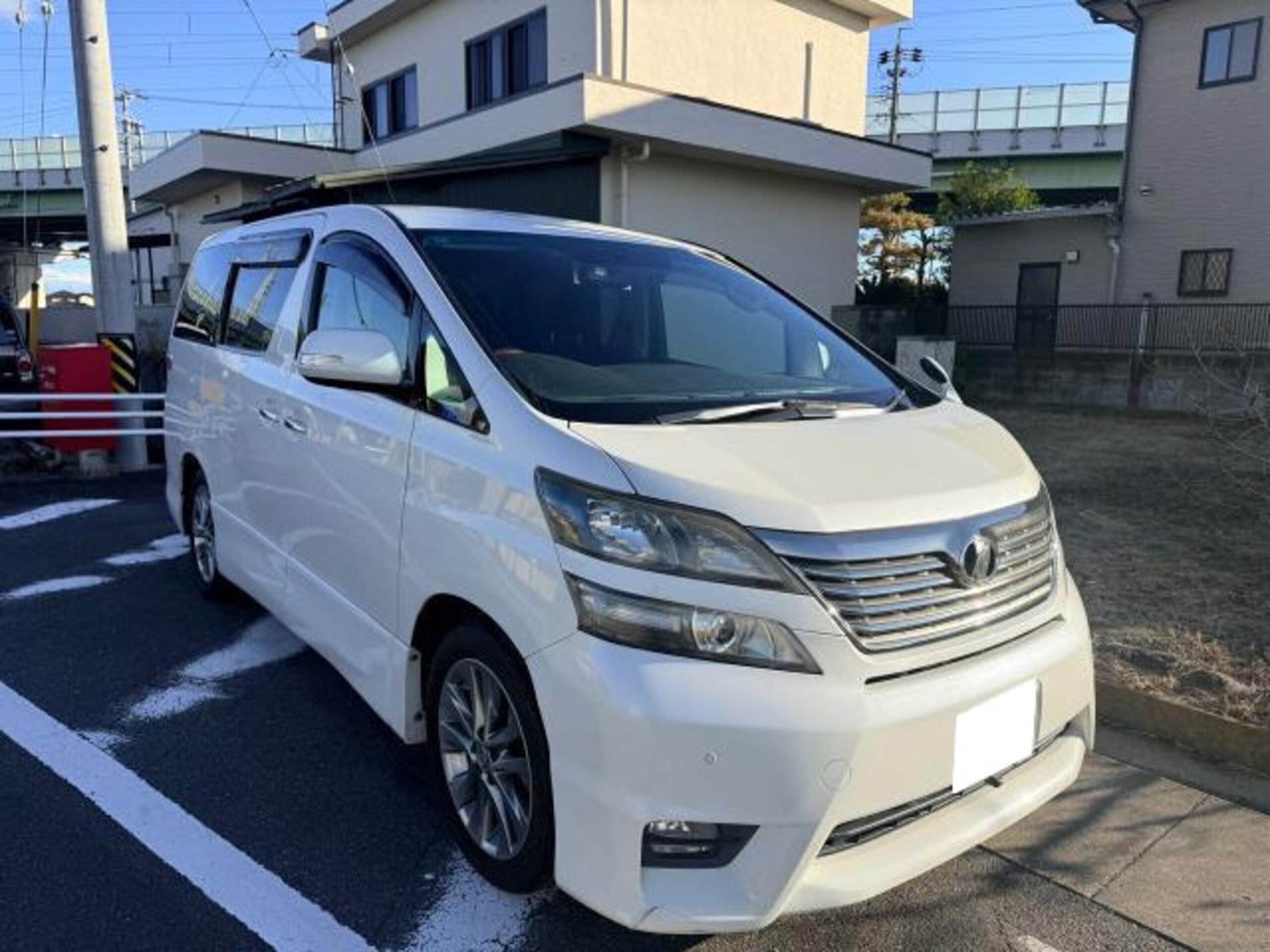TOYOTA VELLFIRE - View 1