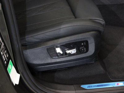 2024 BMW X7 thumbnail 25