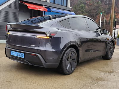 TESLA MODEL Y - 6