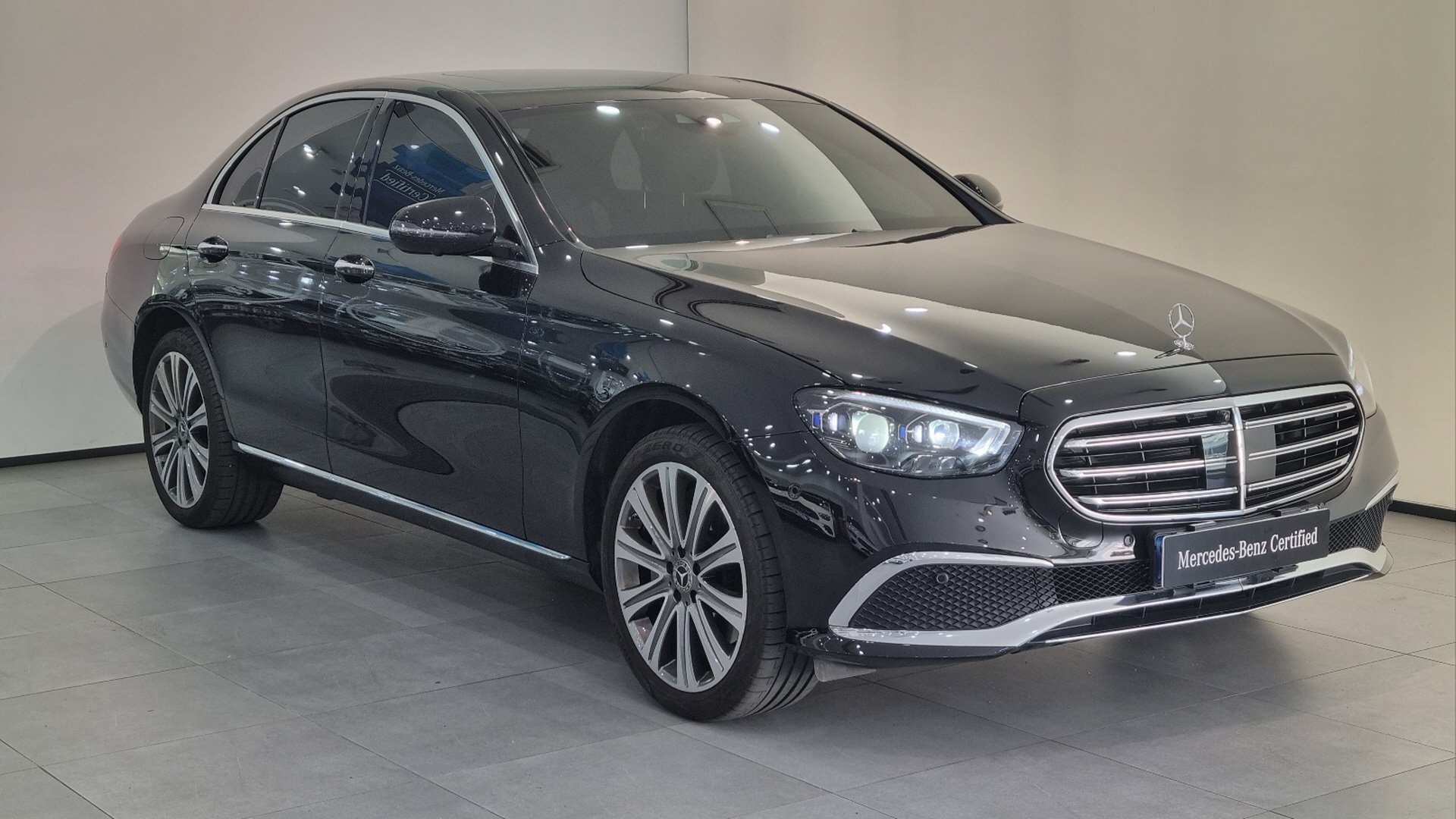 MERCEDES-BENZ E-CLASS - View 1