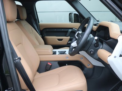صورة 10 لـ 2025 LAND Rover DEFENDER
