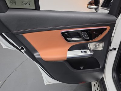 2025 Mercedes-BENZ GLC — миниатюра 15