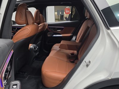 2025 Mercedes-BENZ GLC — миниатюра 16
