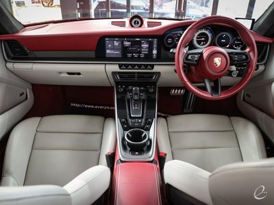 2021 Porsche 911 photo 3