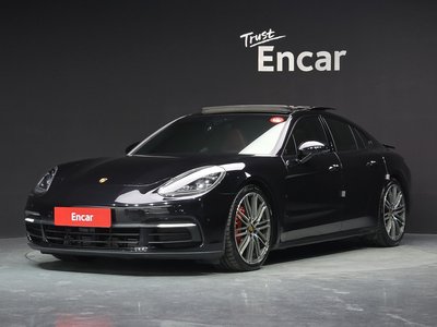 PORSCHE PANAMERA - 1