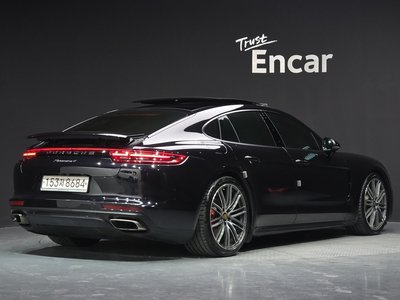 PORSCHE PANAMERA - 3