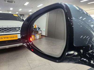 MERCEDES-BENZ E-CLASS - 2