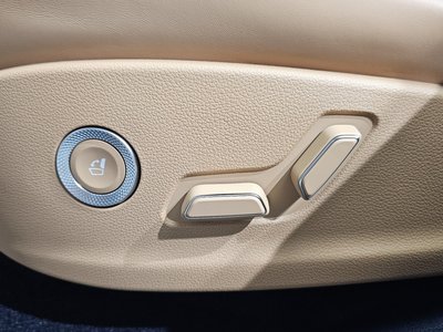 2023 Genesis GV80 thumbnail 32