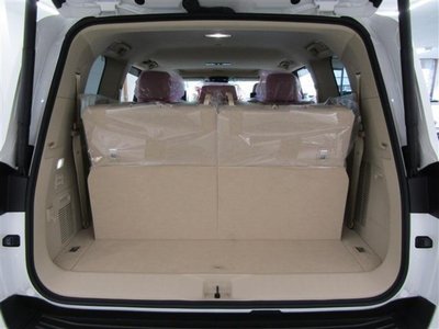 TOYOTA LAND CRUISER - 7