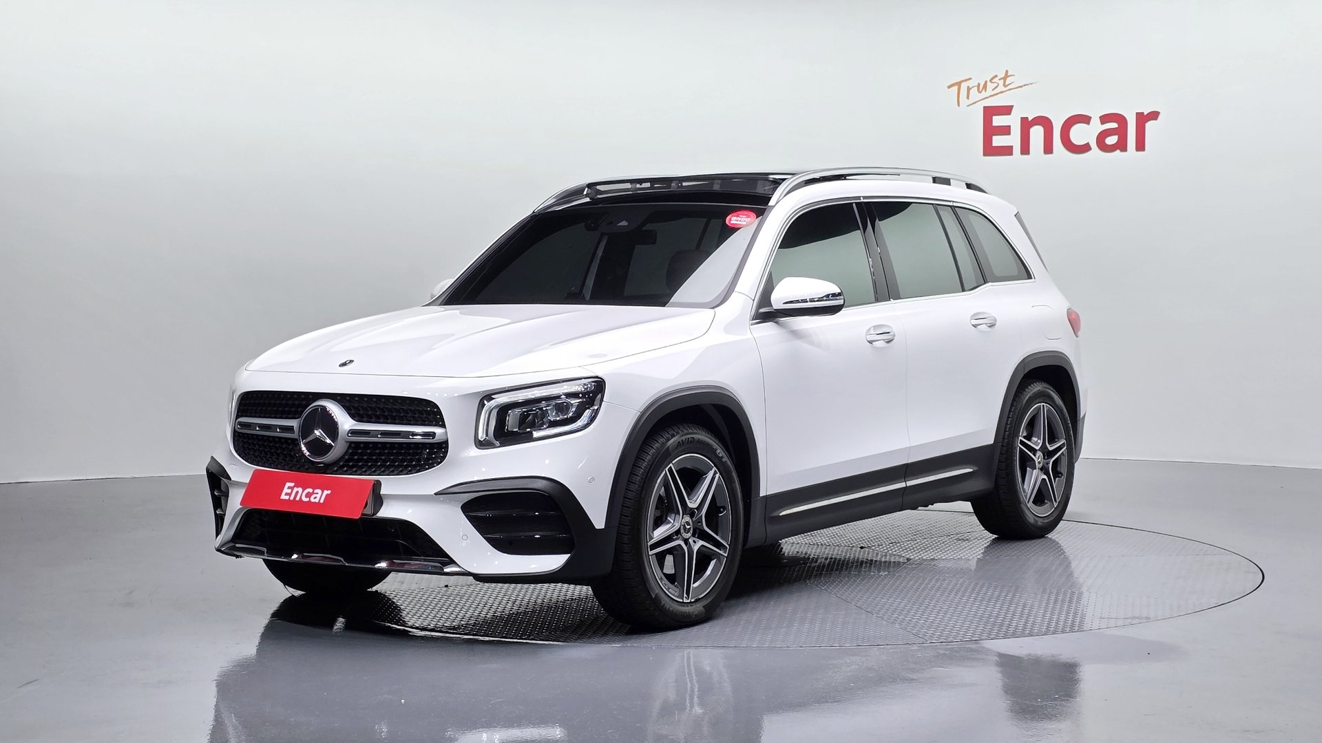 MERCEDES-BENZ GLB - View 1