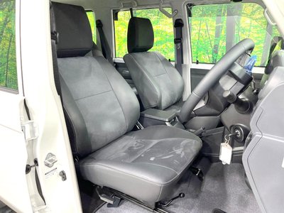TOYOTA LAND CRUISER 70 - 9