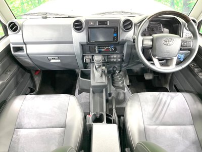 TOYOTA LAND CRUISER 70 - 2