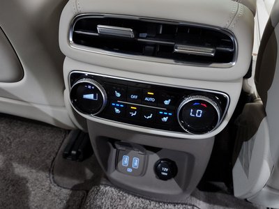 2022 Genesis GV80 thumbnail 33
