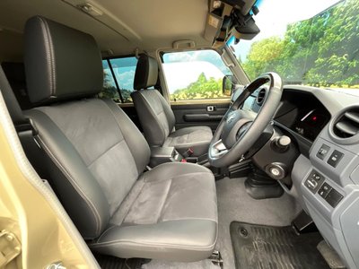 TOYOTA LAND CRUISER - 8