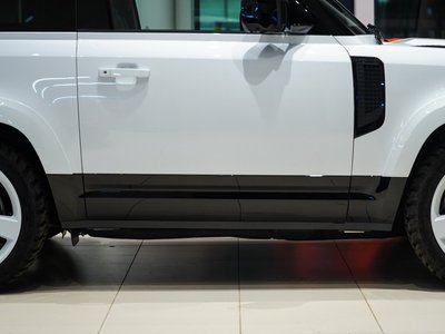 LAND ROVER DEFENDER - 7