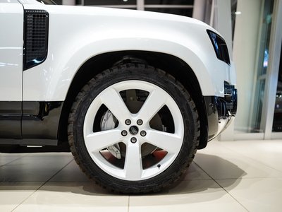 LAND ROVER DEFENDER - 9