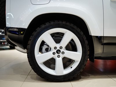 LAND ROVER DEFENDER - 10