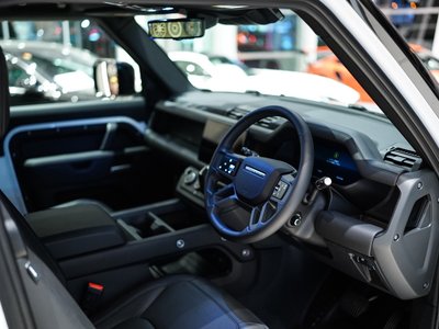 LAND ROVER DEFENDER - 3