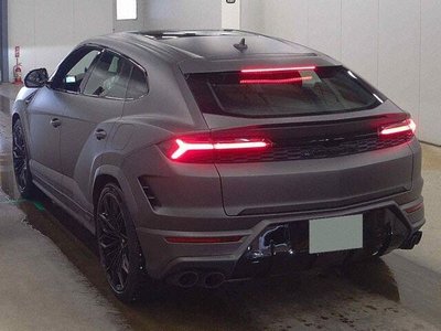 LAMBORGHINI URUS - 1