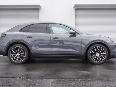PORSCHE MACAN - 2