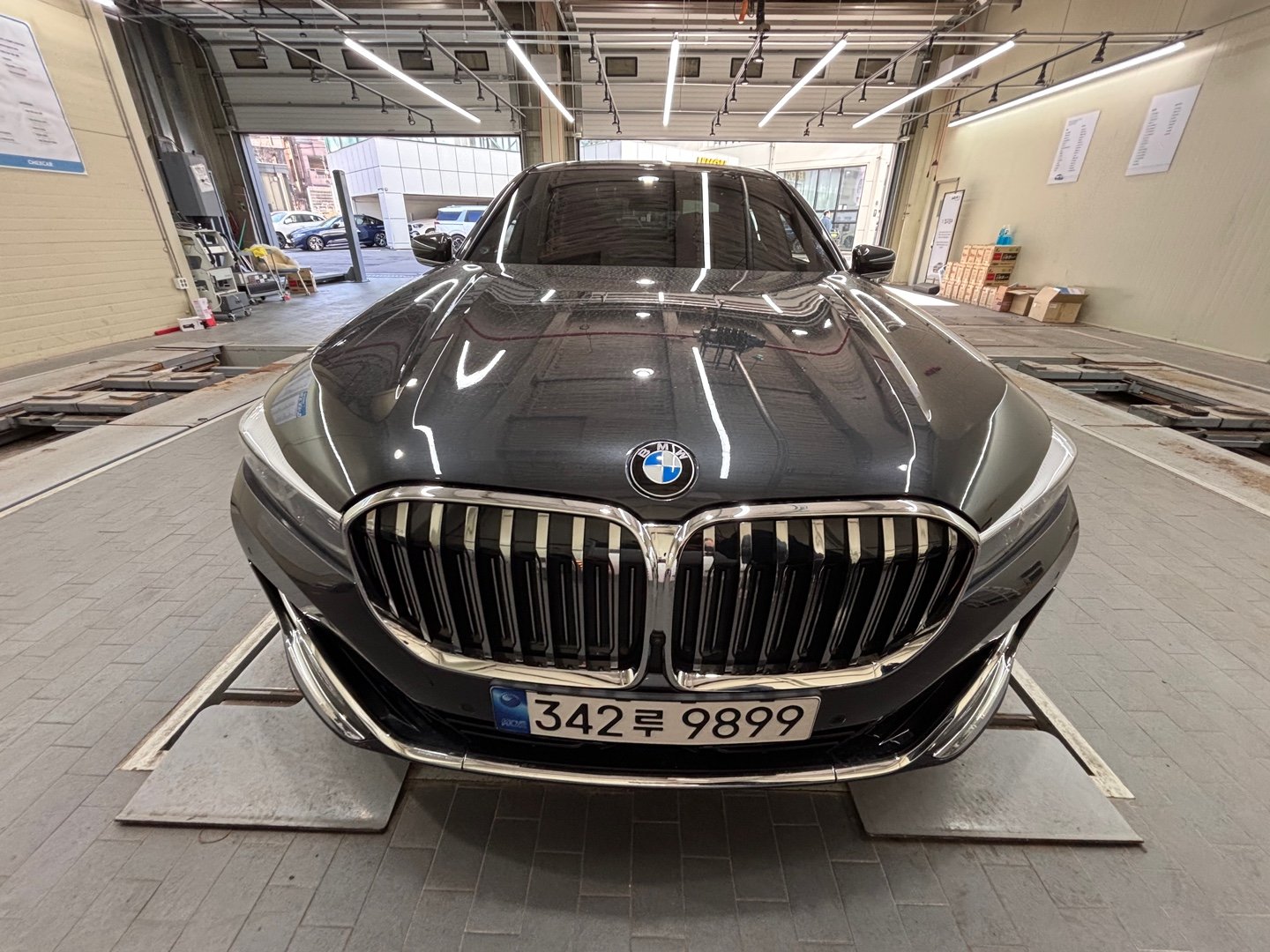 BMW 7 SERIES - View 1