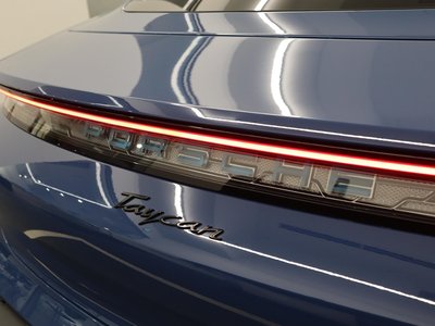 2025 Porsche TAYCAN photo 7